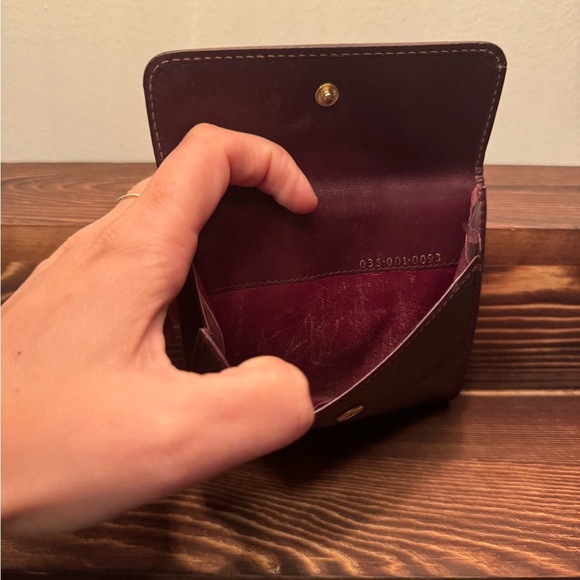 Gucci Leather Bifold Wallet
With certificate of authenticity

w:4.7 in h:3.9 in - Picture 10 of 11